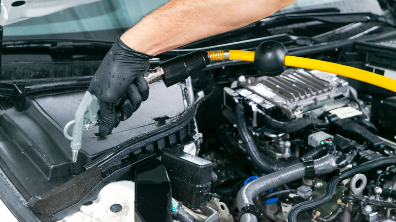 Hand air-blowing car engine