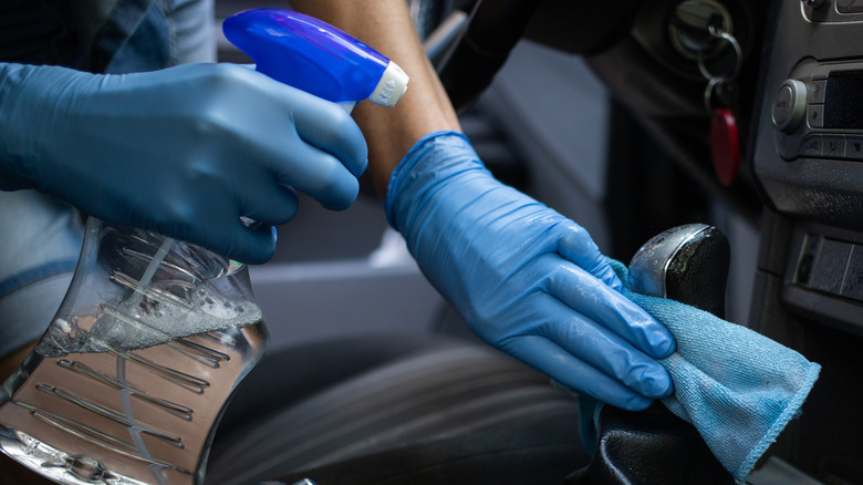 Hand spraying/cleaning car gear