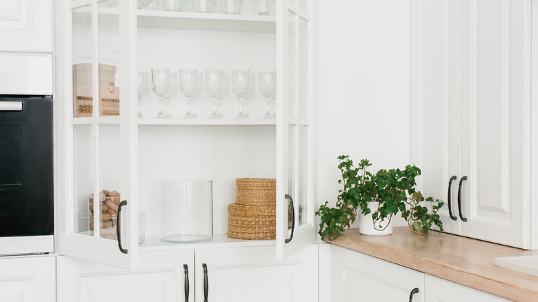 white minimalist kitchen 