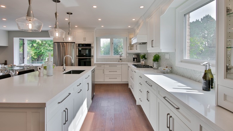 Farmhouse white kitchen