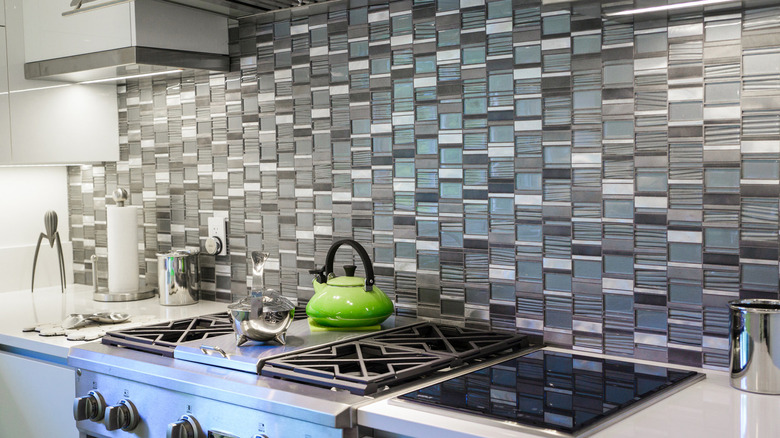 kitchen backsplash with lined tiles