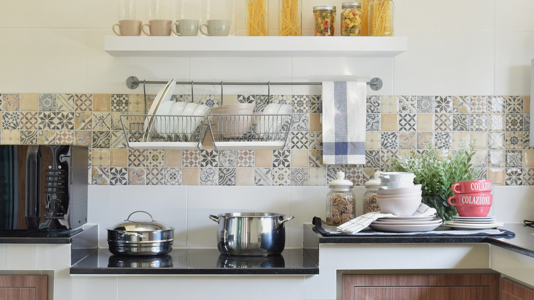 tile accent on kitchen backsplash