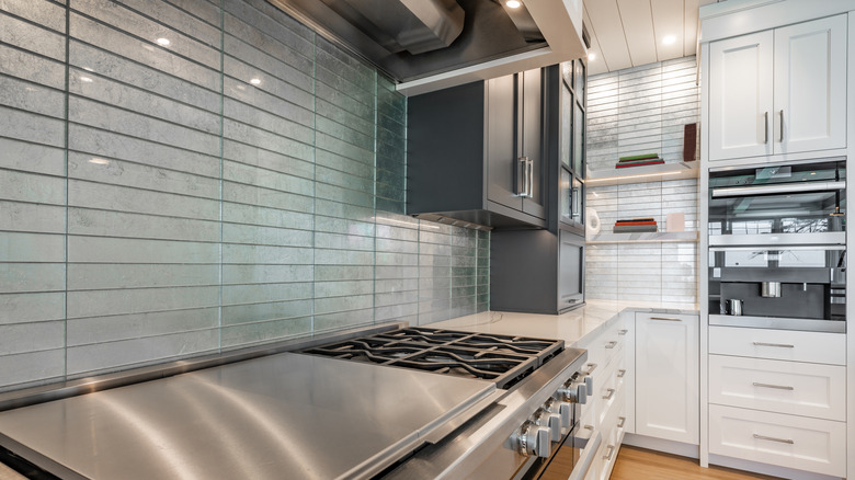 kitchen with narrow tile backsplash