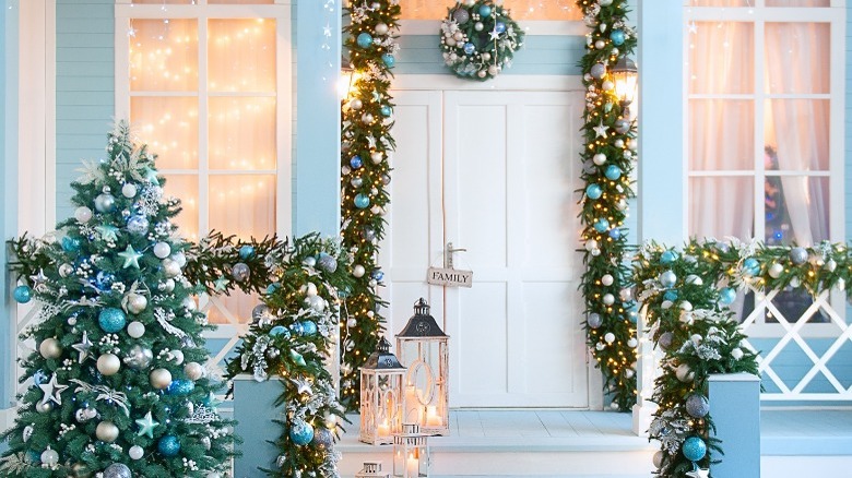 Blue and white outdoor decorations