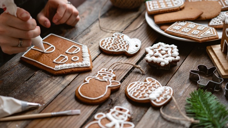 Icing gingerbread house cookies