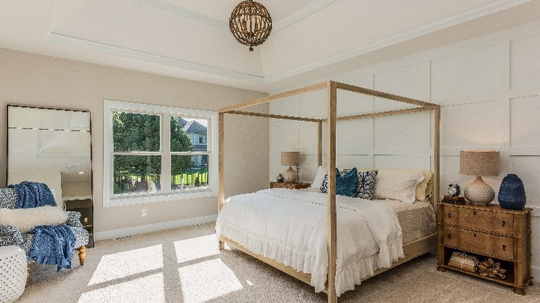 Four poster bed in bedroom