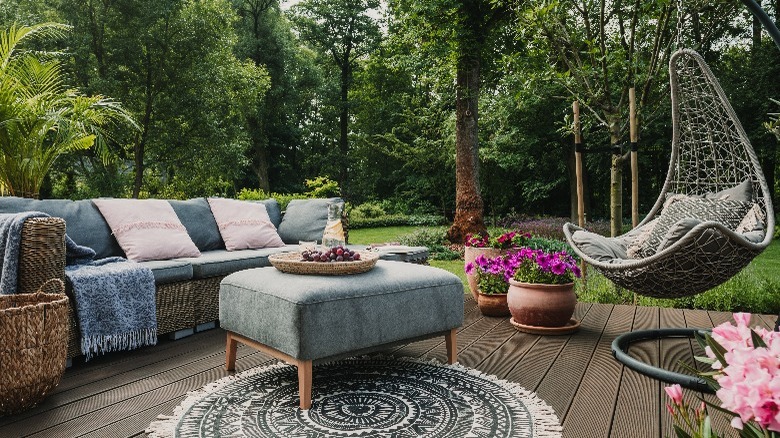 Fancy outdoor living space