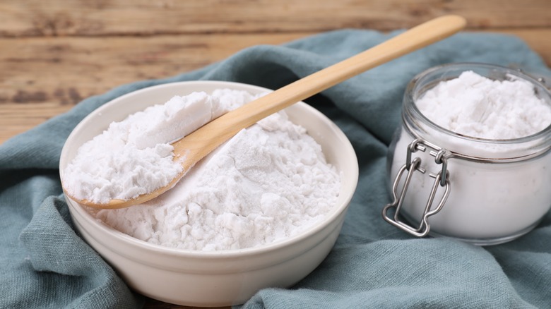 Bowl and glass jar of cornstarch