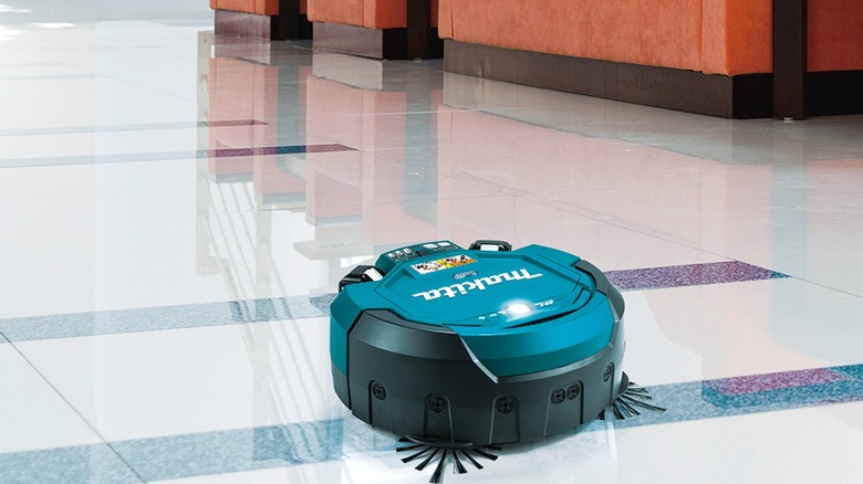 makita robot vacuum on floor