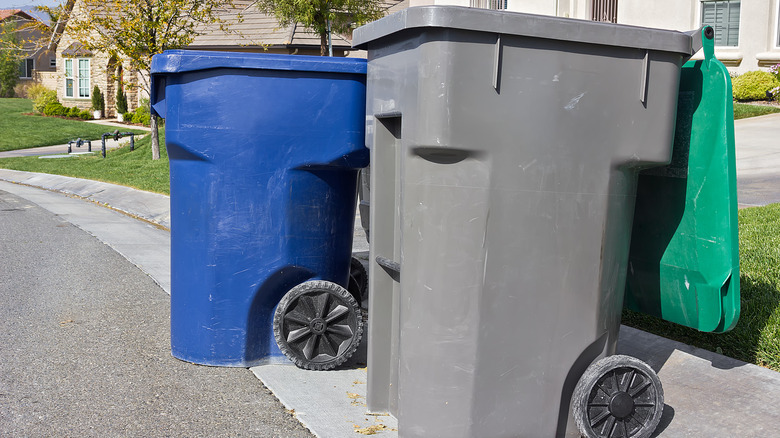 Trash bin with open lid