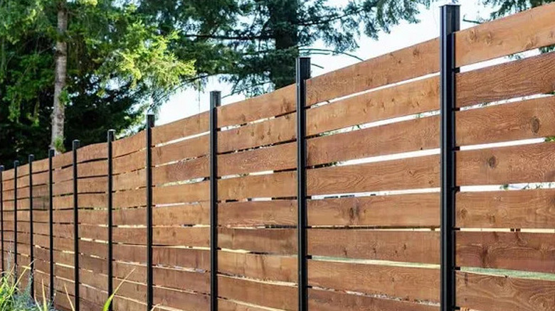 Red cedarwood and black aluminum fence