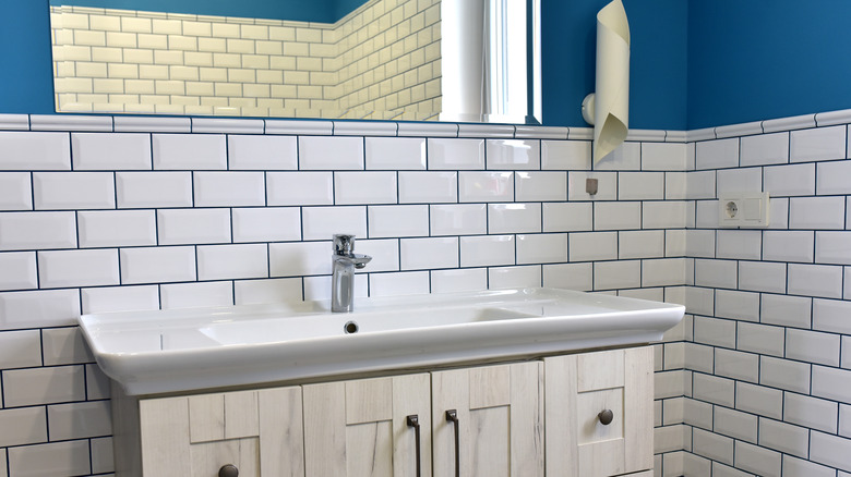 Subway tiled bathroom, blue wall