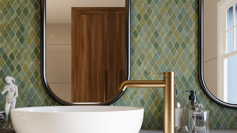 Green argyle bathroom wall tile