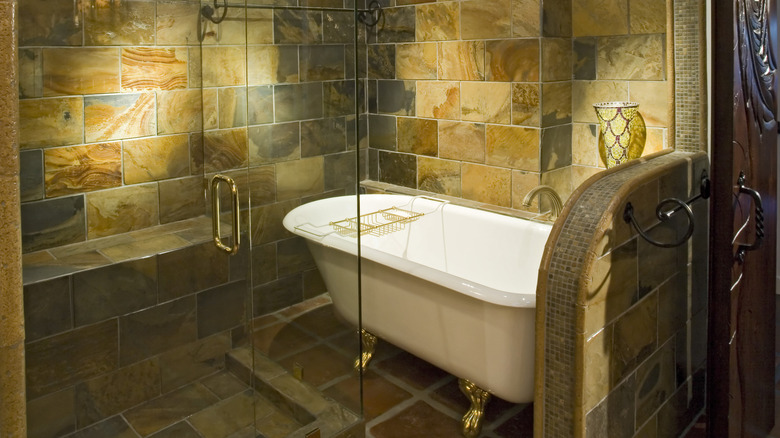 Multicolor stones tiling bathroom