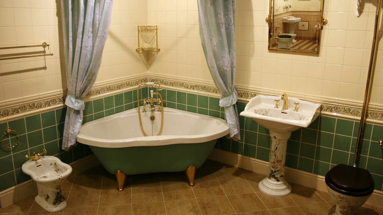 Vintage green and gold bathroom