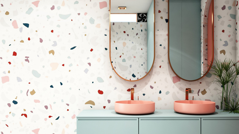 bathroom with speckled wallpaper