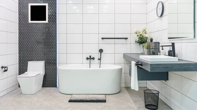 unusual bathtub in a bathroom