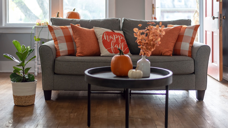 living room fall decor 