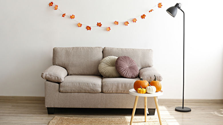 living room leaf garland 