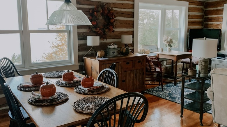 fall themed dining room 