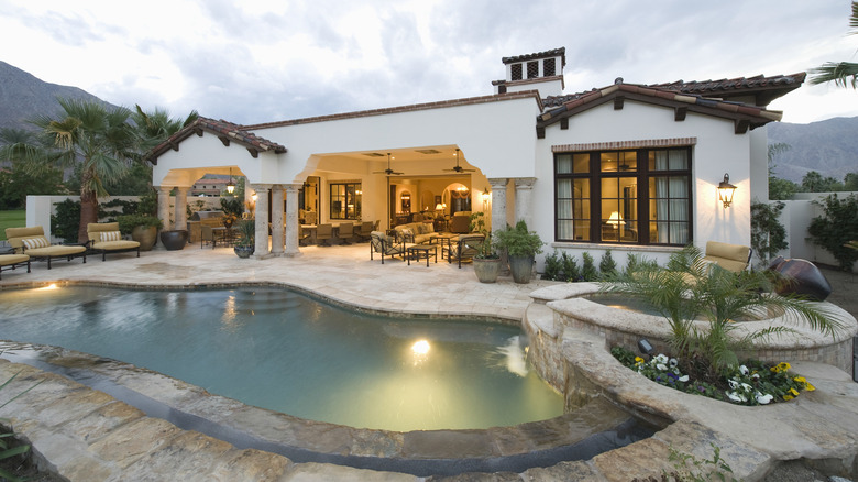 mansion with indoor-outdoor space