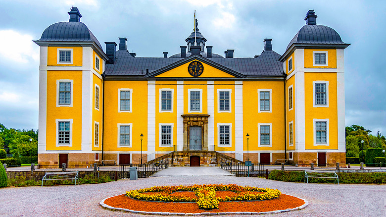 black and yellow mansion