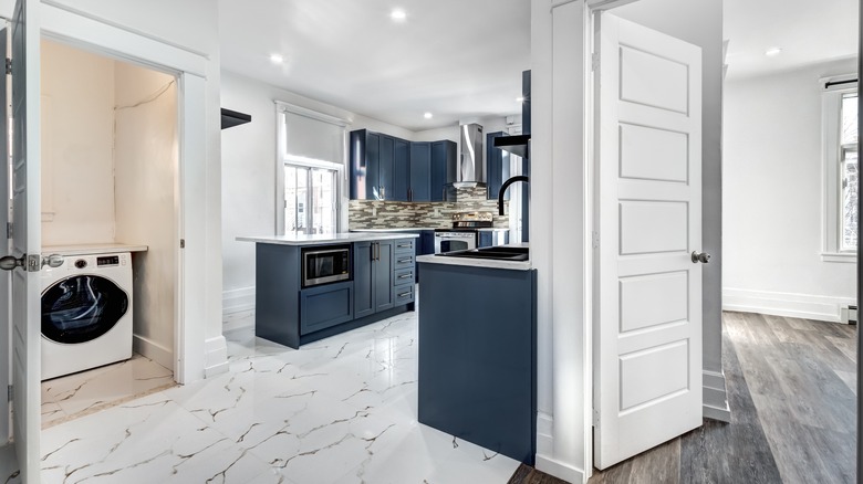 laundry room with upscale kitchen 