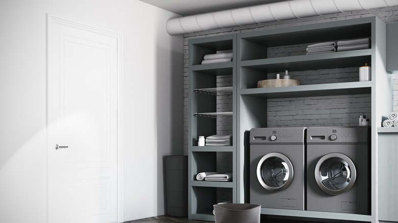 laundry room with built-ins 