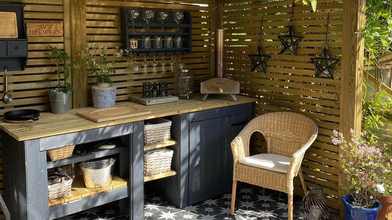 Outdoor kitchen and bar