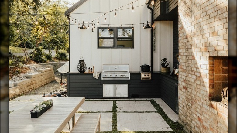 Farmhouse-style exterior kitchen