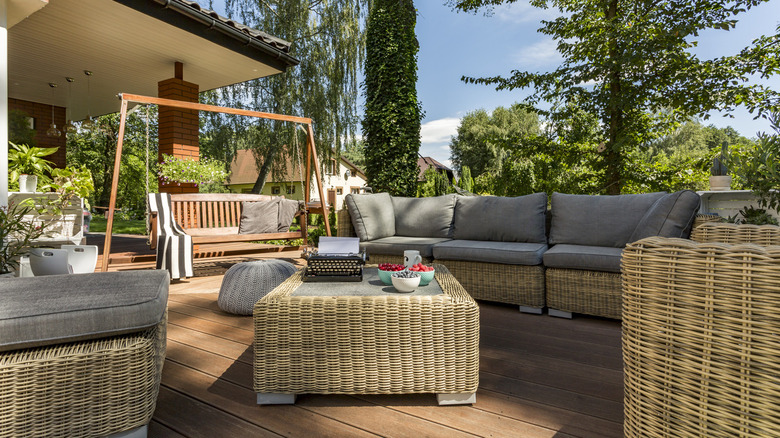 outdoor living room 