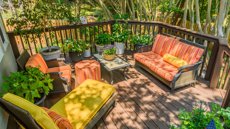 small patio living room 