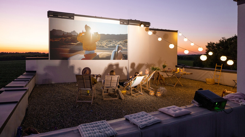 outdoor projector movie screen