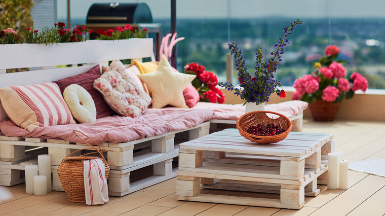 patio with pallet furniture