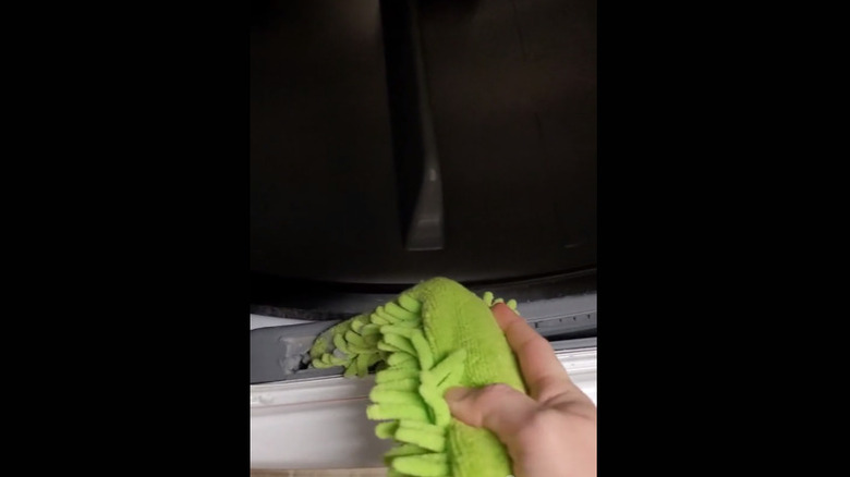 microfiber duster for dryer lint trap