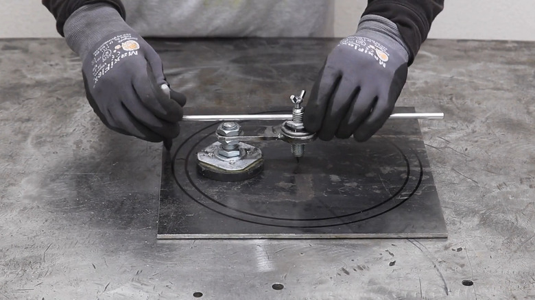 Circle-drawing jig for metalworking made with old speaker magnet