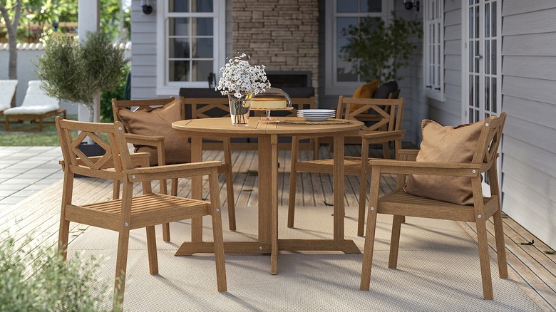 Patio chair and table set