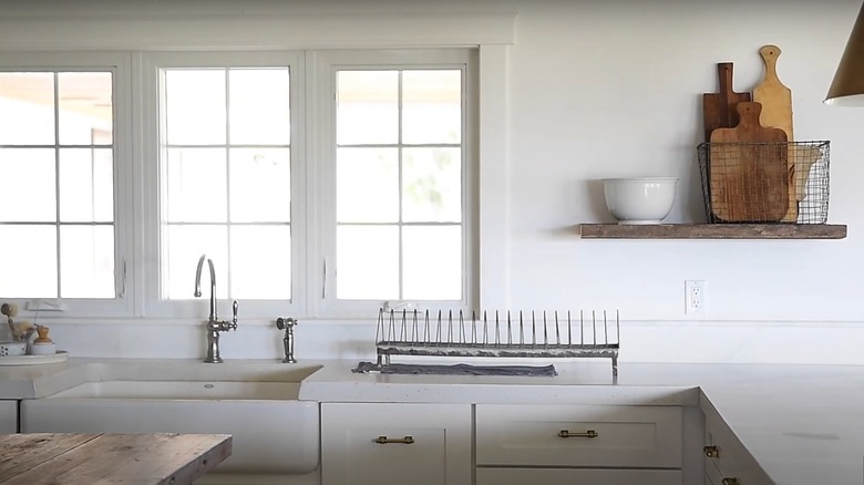 A kitchen with a white concrete counter