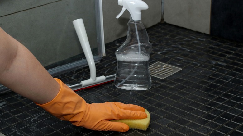 Cleaning tile with black grout