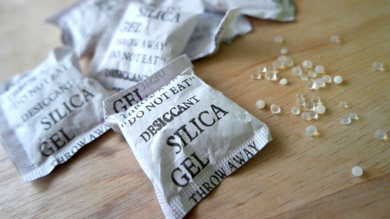 Silica gels