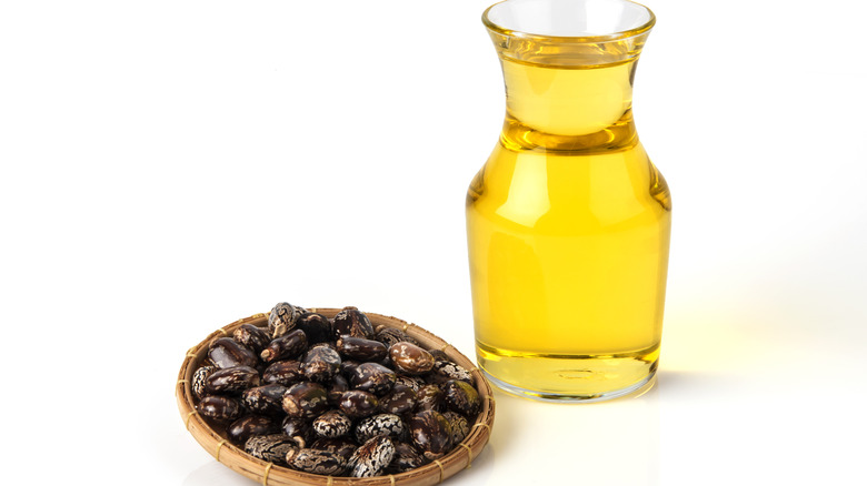 bottle of castor oil 