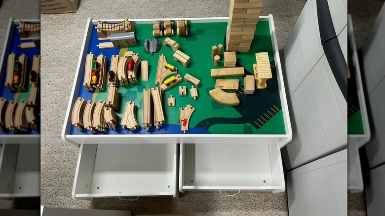 kid play table with drawers