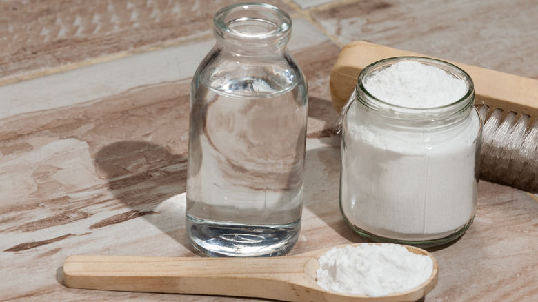 baking soda and vinegar for cleaning