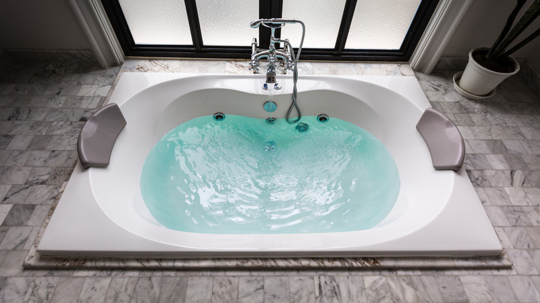whirlpool bath tub