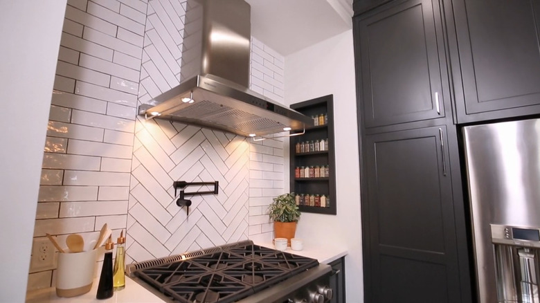 White herringbone subway tile as kitchen backsplash