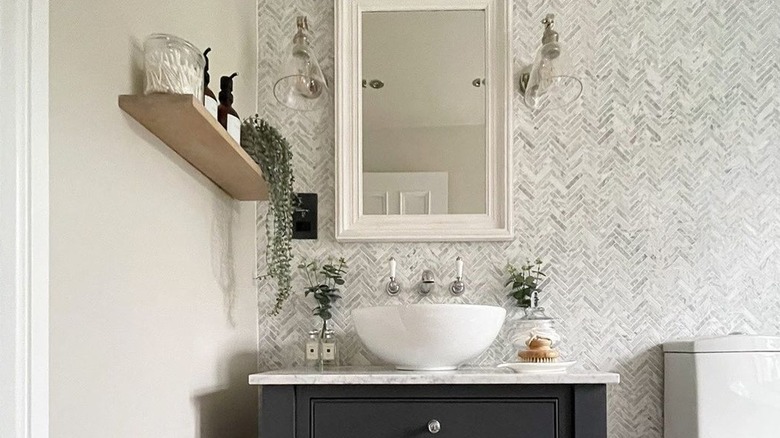 Floating taps above sink