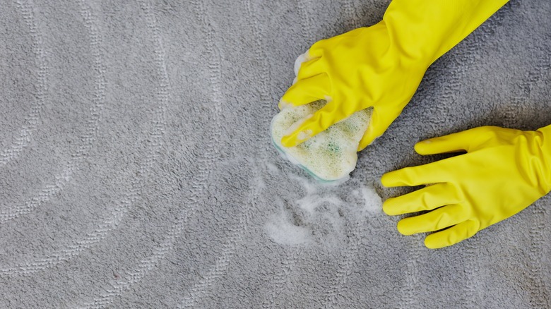 Cleaning carpet stains with foam