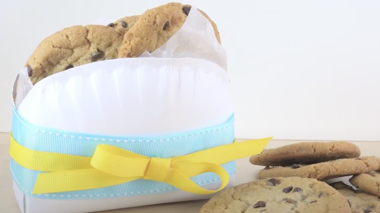 Cookie basket made from paper plates