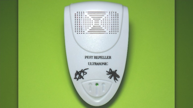 white electronic ultrasonic pest repeller 