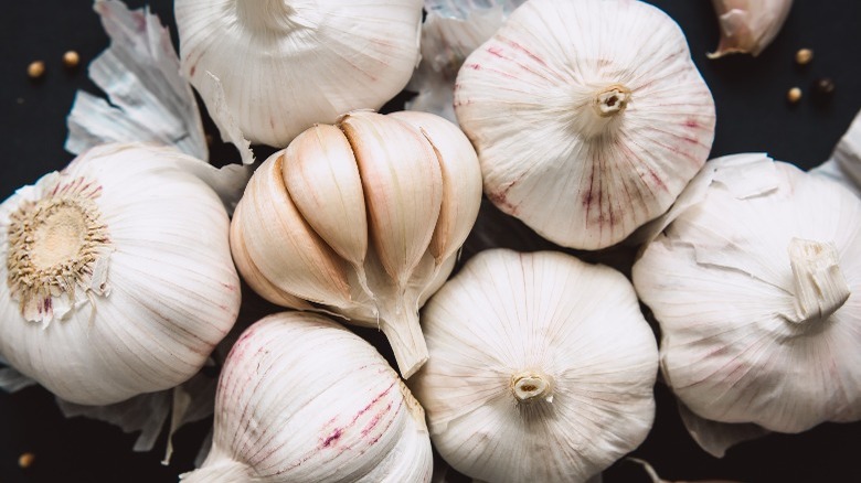 garlic bulbs viewed from above